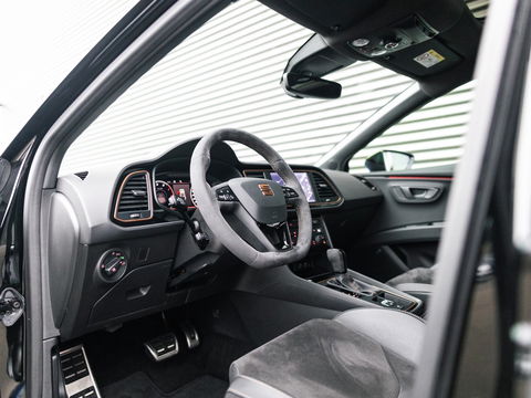 SEAT Leon ST 2.0 TSI CUPRA 4DRIVE R CARBON PANO BREMBO BEATS