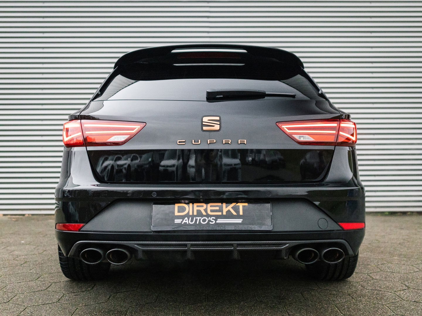 SEAT Leon ST 2.0 TSI CUPRA 4DRIVE R CARBON PANO BREMBO BEATS