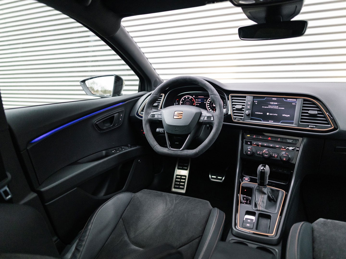 SEAT Leon ST 2.0 TSI CUPRA 4DRIVE R CARBON PANO BREMBO BEATS