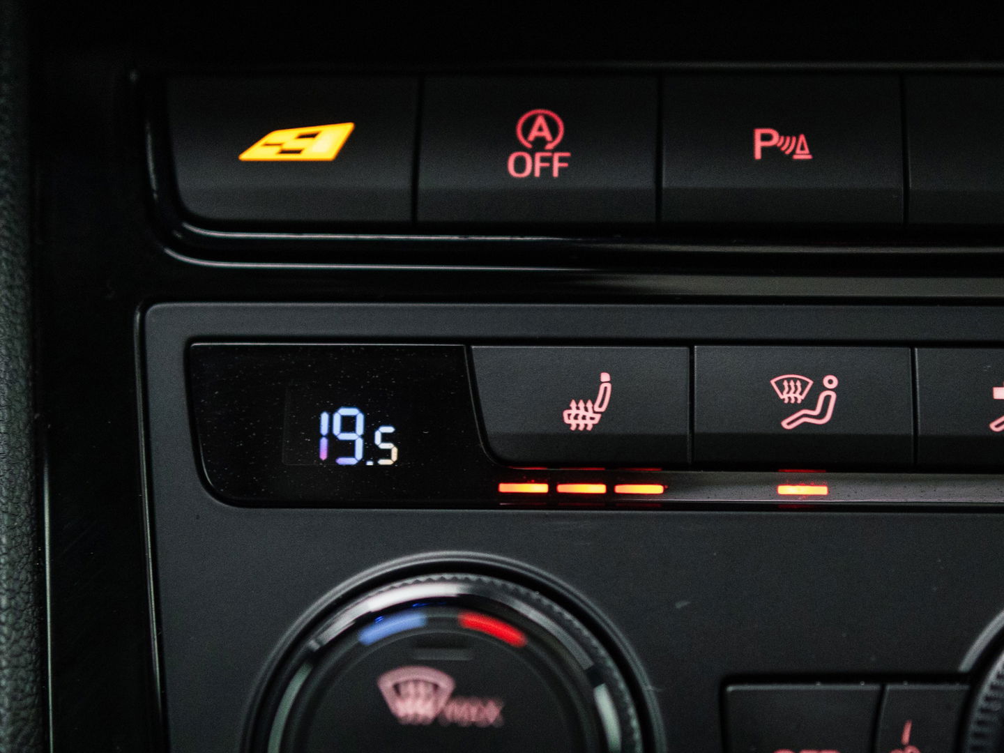 SEAT Leon ST 2.0 TSI CUPRA 4DRIVE R CARBON PANO BREMBO BEATS