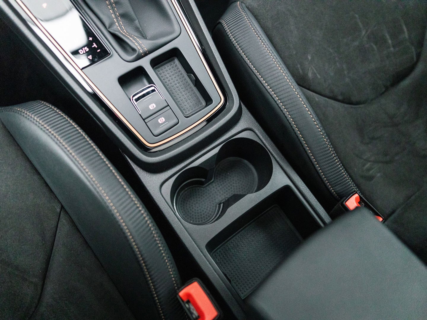 SEAT Leon ST 2.0 TSI CUPRA 4DRIVE R CARBON PANO BREMBO BEATS