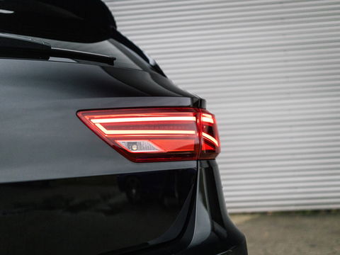 SEAT Leon ST 2.0 TSI CUPRA 4DRIVE R CARBON PANO BREMBO BEATS