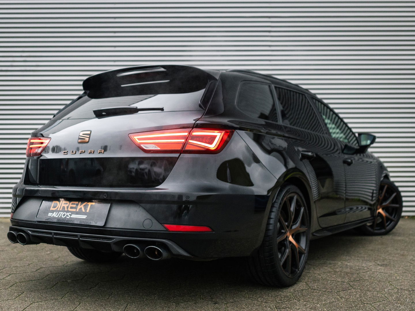 SEAT Leon ST 2.0 TSI CUPRA 4DRIVE R CARBON PANO BREMBO BEATS