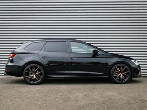 SEAT Leon ST 2.0 TSI CUPRA 4DRIVE R CARBON PANO BREMBO BEATS