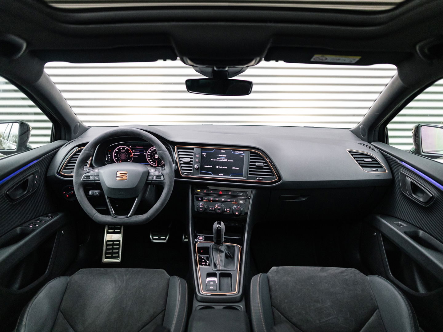 SEAT Leon ST 2.0 TSI CUPRA 4DRIVE R CARBON PANO BREMBO BEATS