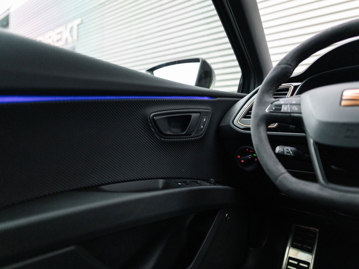 SEAT Leon ST 2.0 TSI CUPRA 4DRIVE R CARBON PANO BREMBO BEATS