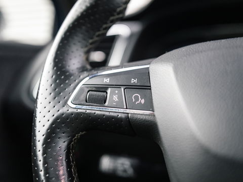 SEAT Leon 2.0 TSI CUPRA 300 PANO BEATS VIRTUAL KEYLESS