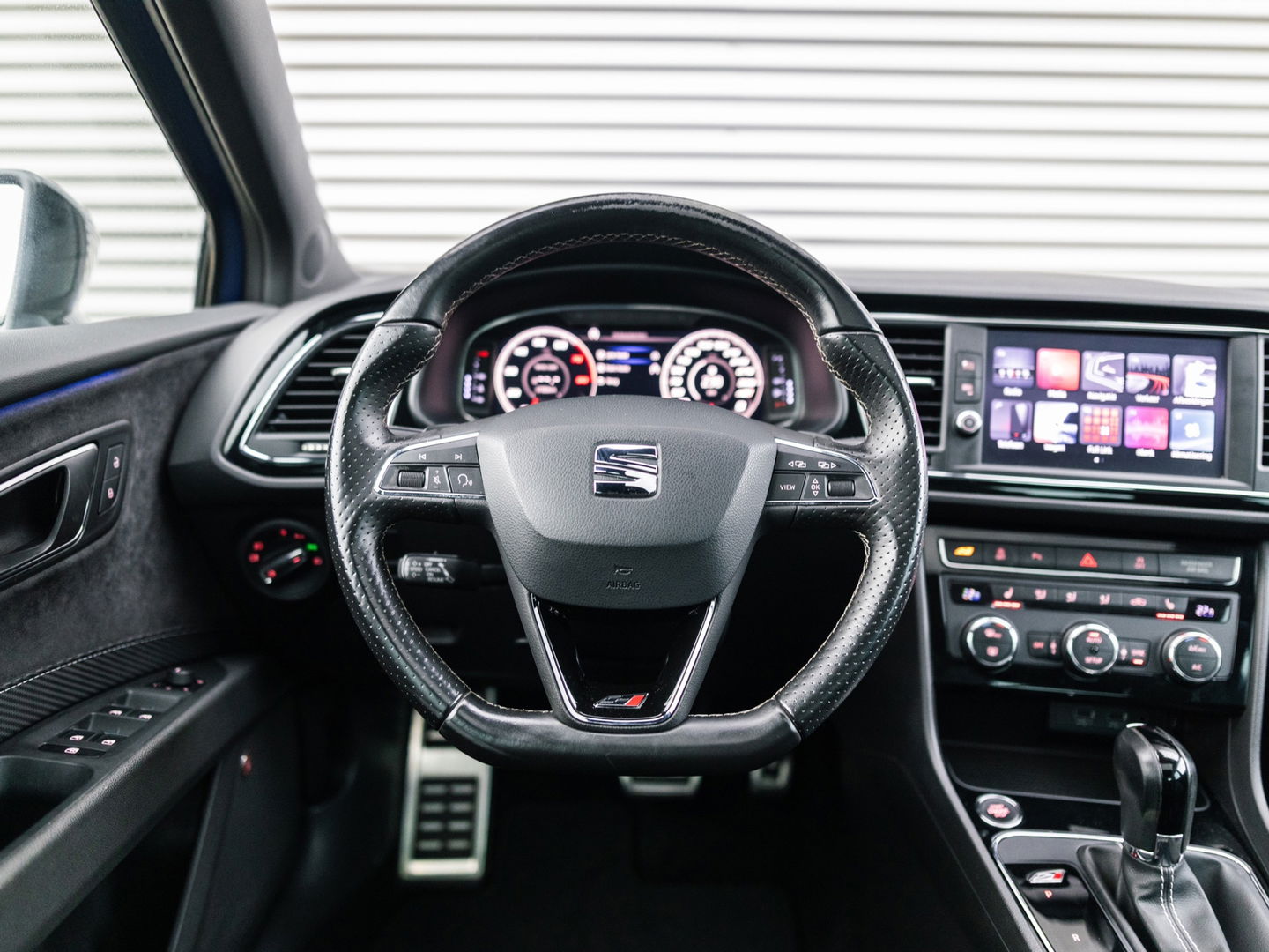 SEAT Leon 2.0 TSI CUPRA 300 PANO BEATS VIRTUAL KEYLESS