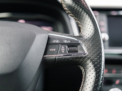 SEAT Leon 2.0 TSI CUPRA 300 PANO BEATS VIRTUAL KEYLESS