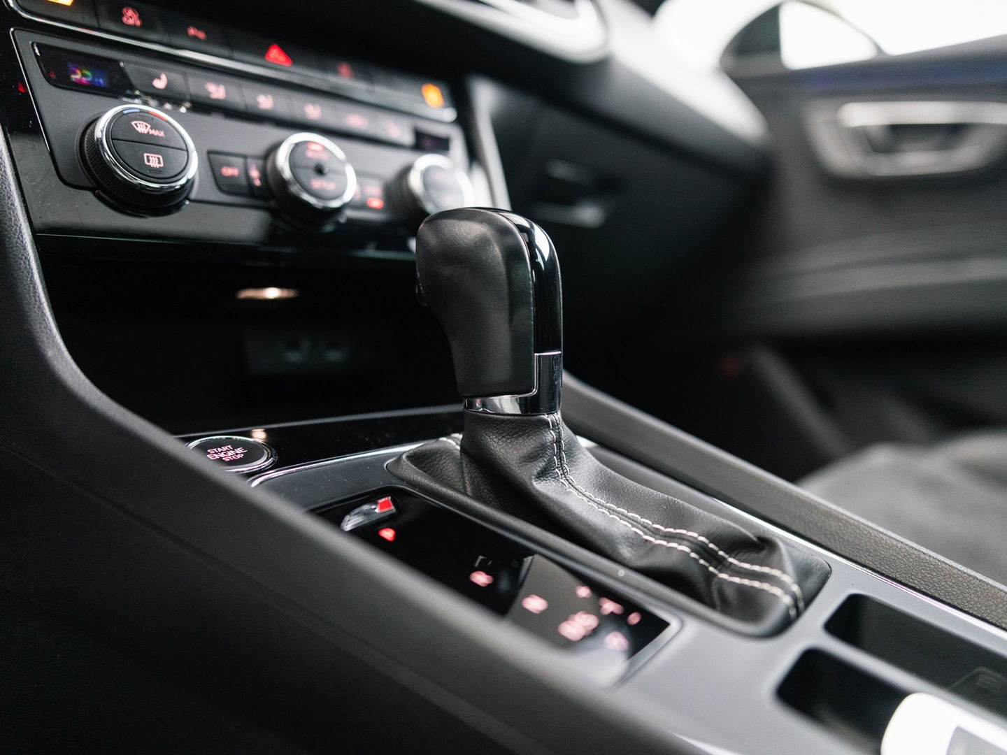 SEAT Leon 2.0 TSI CUPRA 300 PANO BEATS VIRTUAL KEYLESS