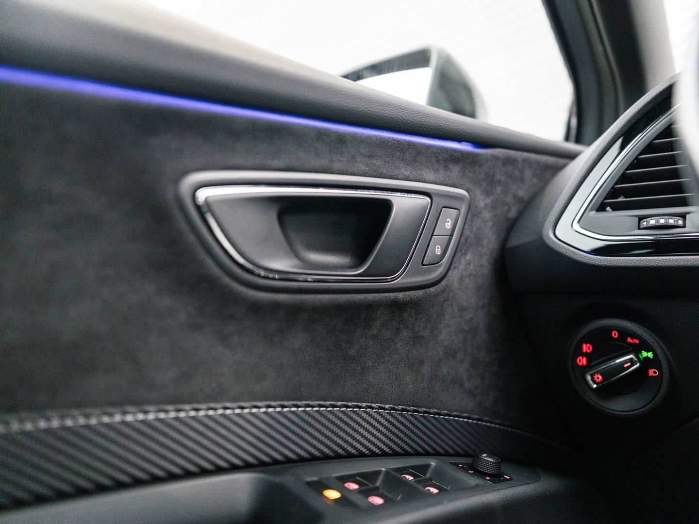 SEAT Leon 2.0 TSI CUPRA 300 PANO SCHAAL VIRTUAL KEYLESS DAB