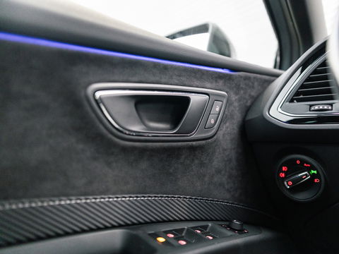 SEAT Leon 2.0 TSI CUPRA 300 PANO SCHAAL VIRTUAL KEYLESS DAB