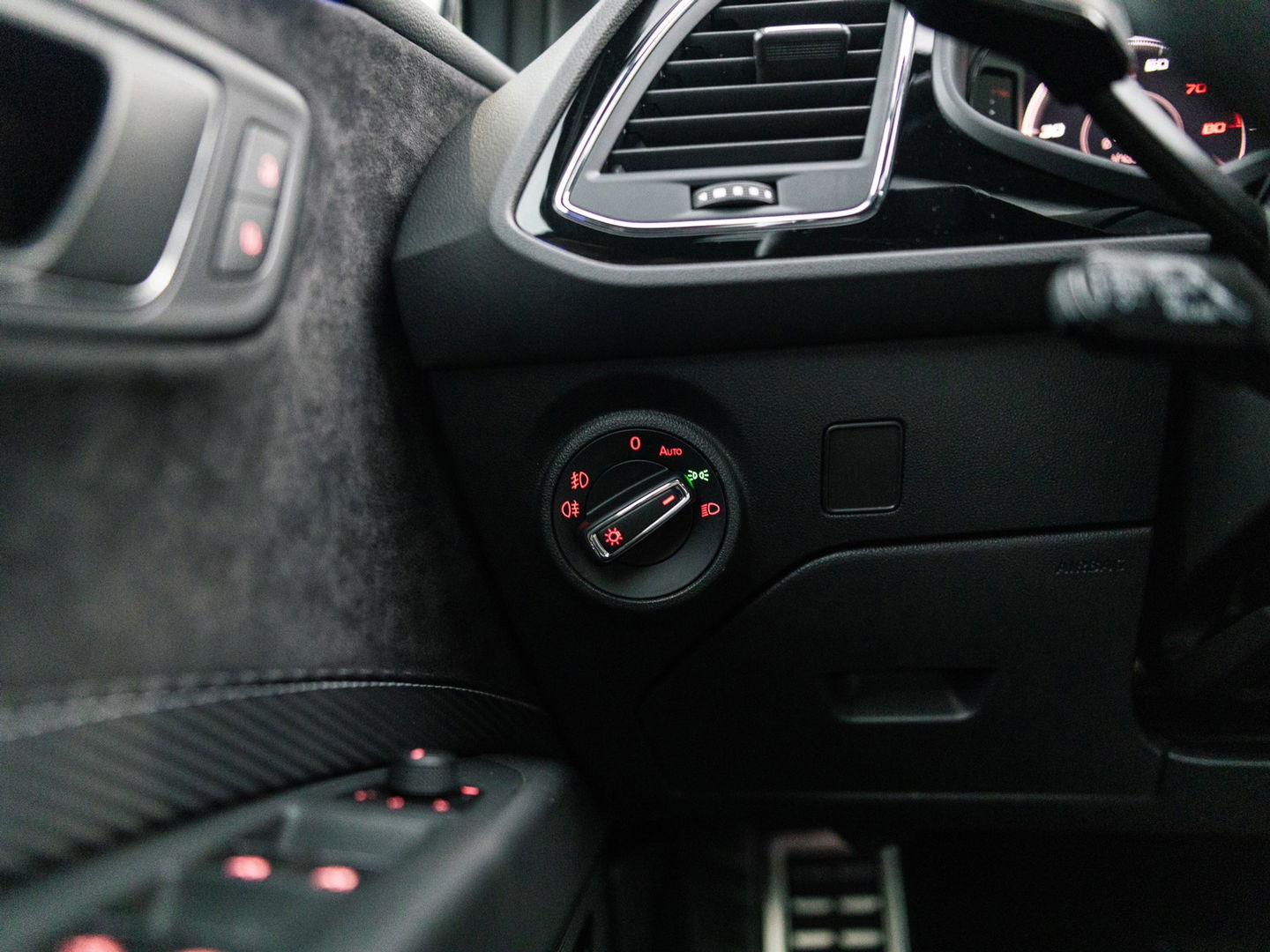 SEAT Leon 2.0 TSI CUPRA 300 PANO SCHAAL VIRTUAL KEYLESS DAB