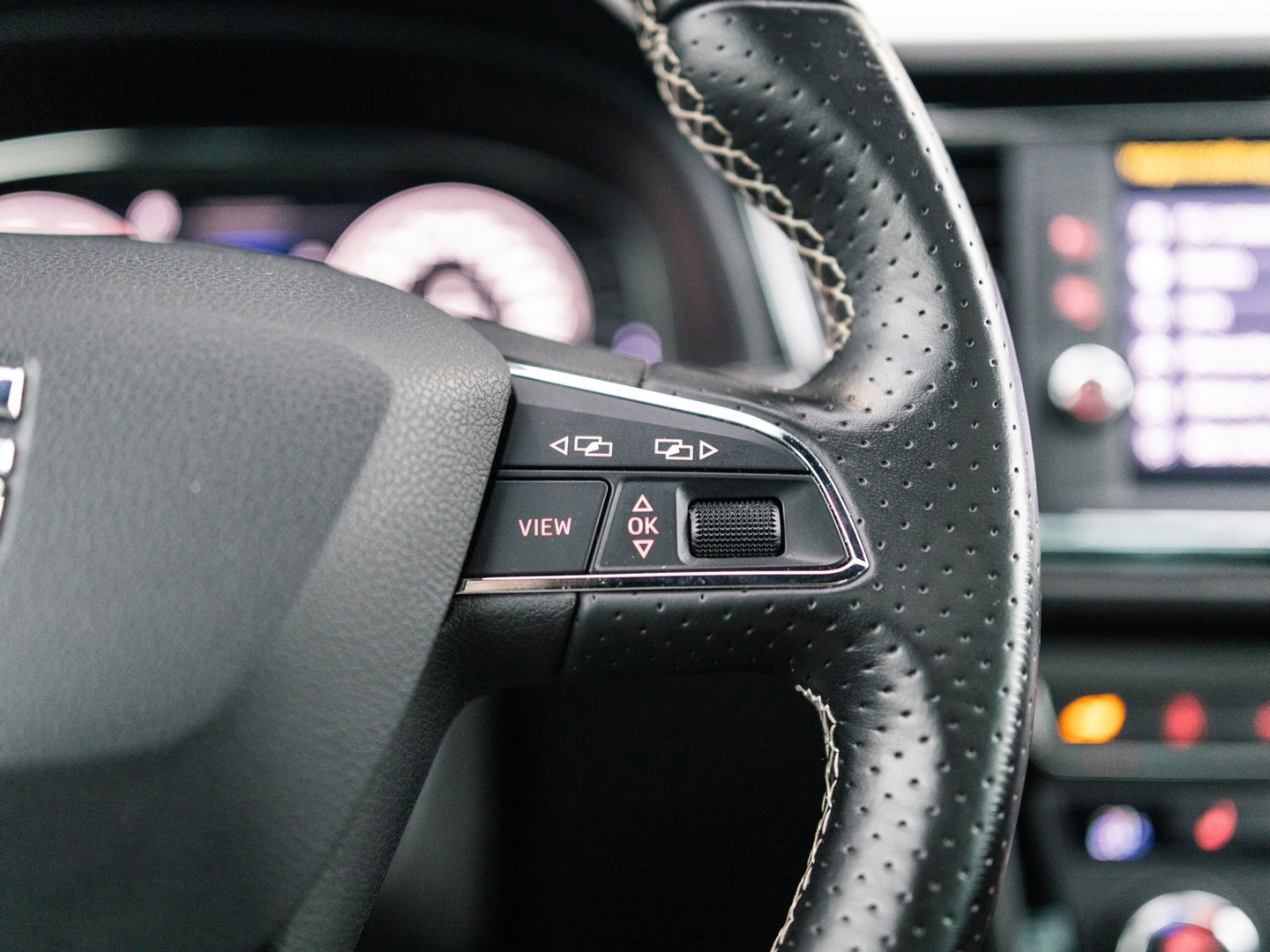 SEAT Leon 2.0 TSI CUPRA 300 PANO SCHAAL VIRTUAL KEYLESS DAB