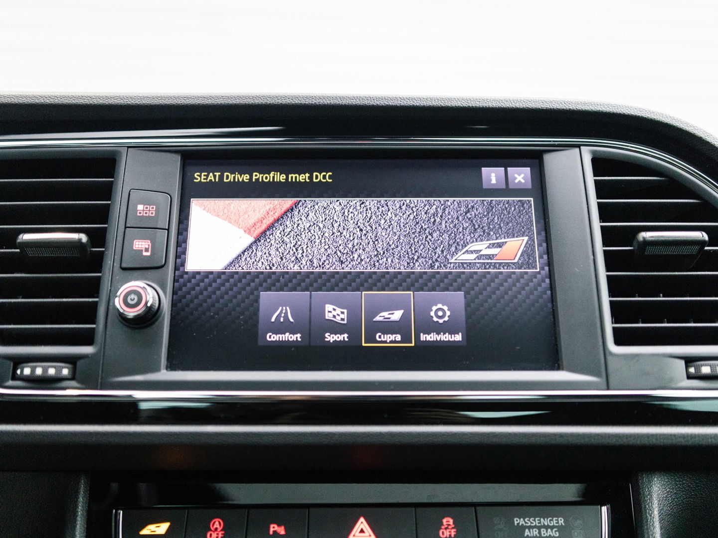 SEAT Leon 2.0 TSI CUPRA 300 PANO SCHAAL VIRTUAL KEYLESS DAB