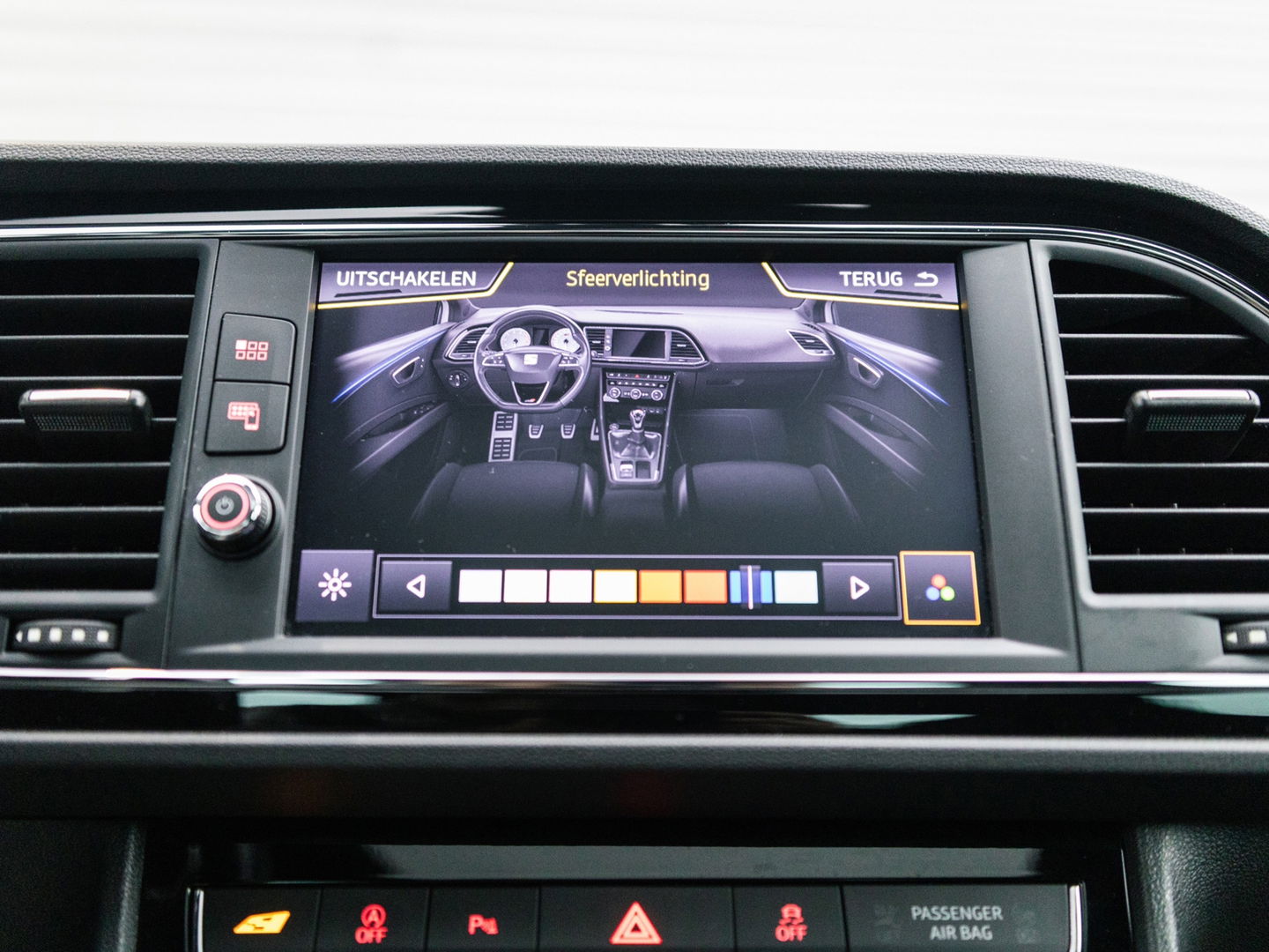 SEAT Leon 2.0 TSI CUPRA 300 PANO SCHAAL VIRTUAL KEYLESS DAB