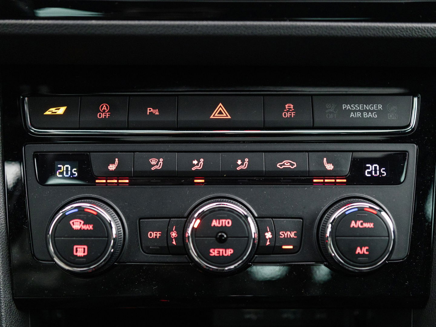 SEAT Leon 2.0 TSI CUPRA 300 PANO SCHAAL VIRTUAL KEYLESS DAB