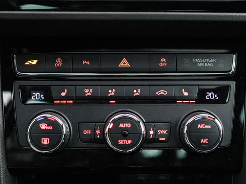 SEAT Leon 2.0 TSI CUPRA 300 PANO SCHAAL VIRTUAL KEYLESS DAB