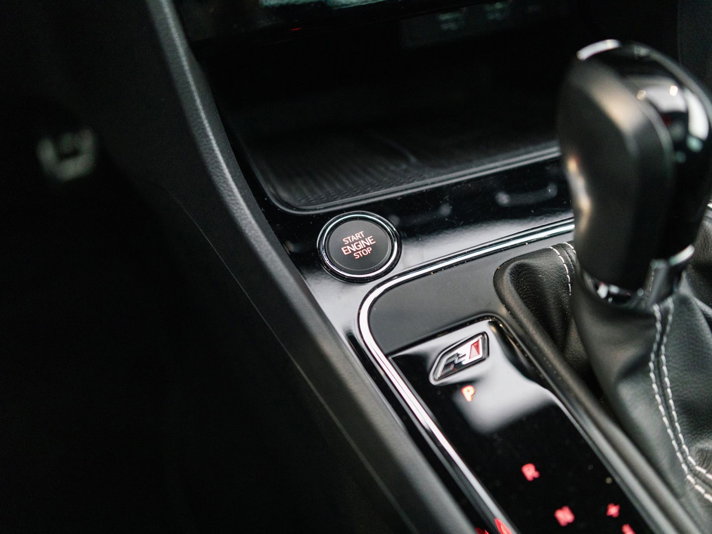 SEAT Leon 2.0 TSI CUPRA 300 PANO SCHAAL VIRTUAL KEYLESS DAB