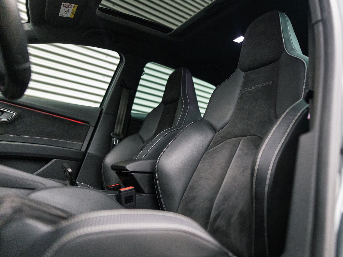 SEAT Leon 2.0 TSI CUPRA 300 PANO SCHAAL VIRTUAL KEYLESS DAB