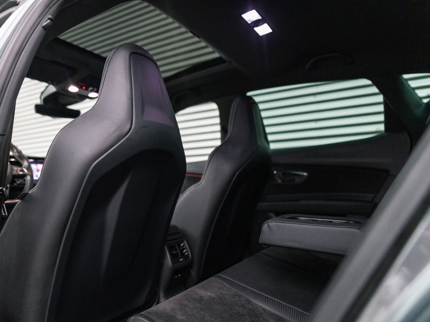 SEAT Leon 2.0 TSI CUPRA 300 PANO SCHAAL VIRTUAL KEYLESS DAB