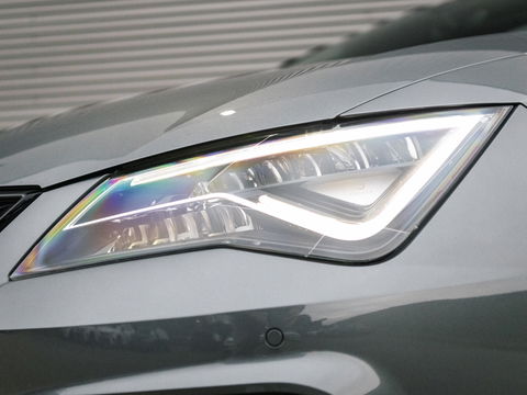 SEAT Leon 2.0 TSI CUPRA 300 PANO SCHAAL VIRTUAL KEYLESS DAB