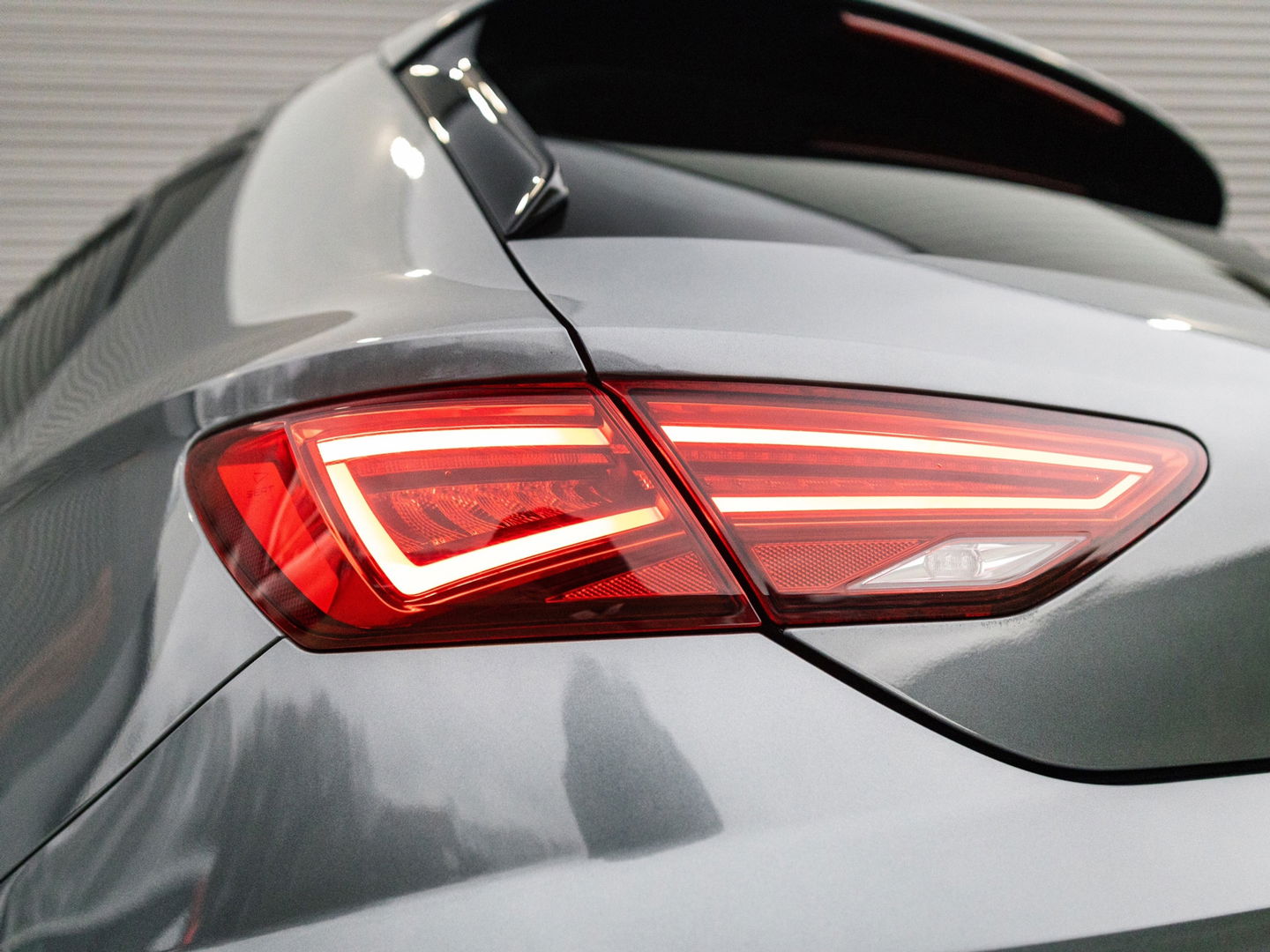 SEAT Leon 2.0 TSI CUPRA 300 PANO SCHAAL VIRTUAL KEYLESS DAB