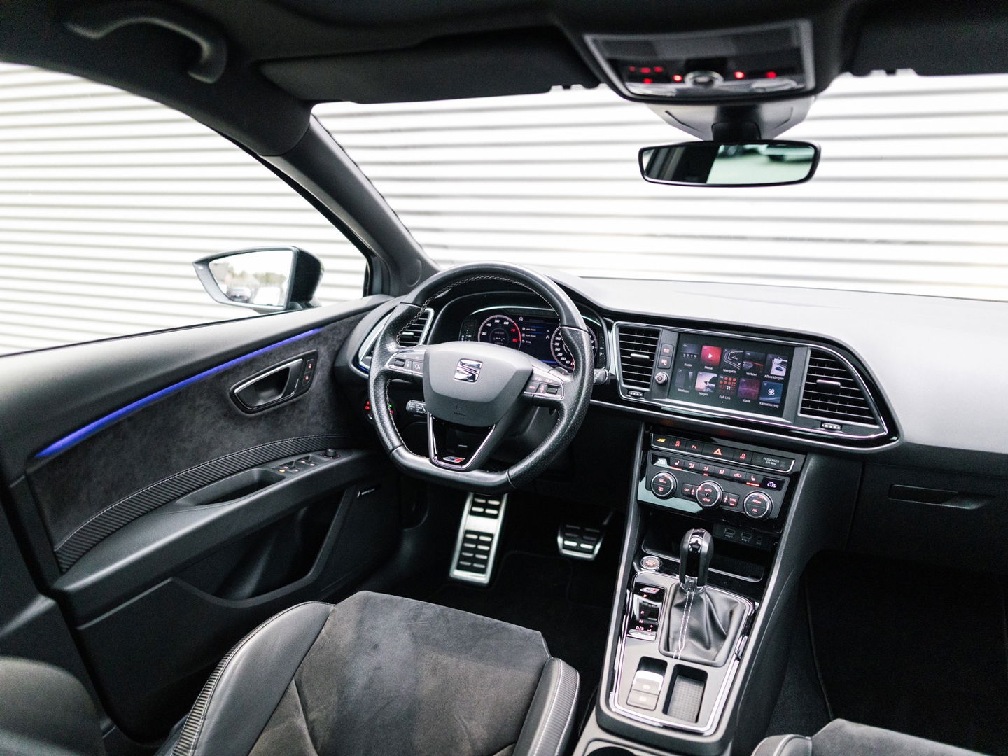 SEAT Leon 2.0 TSI CUPRA 300 PANO SCHAAL VIRTUAL KEYLESS DAB