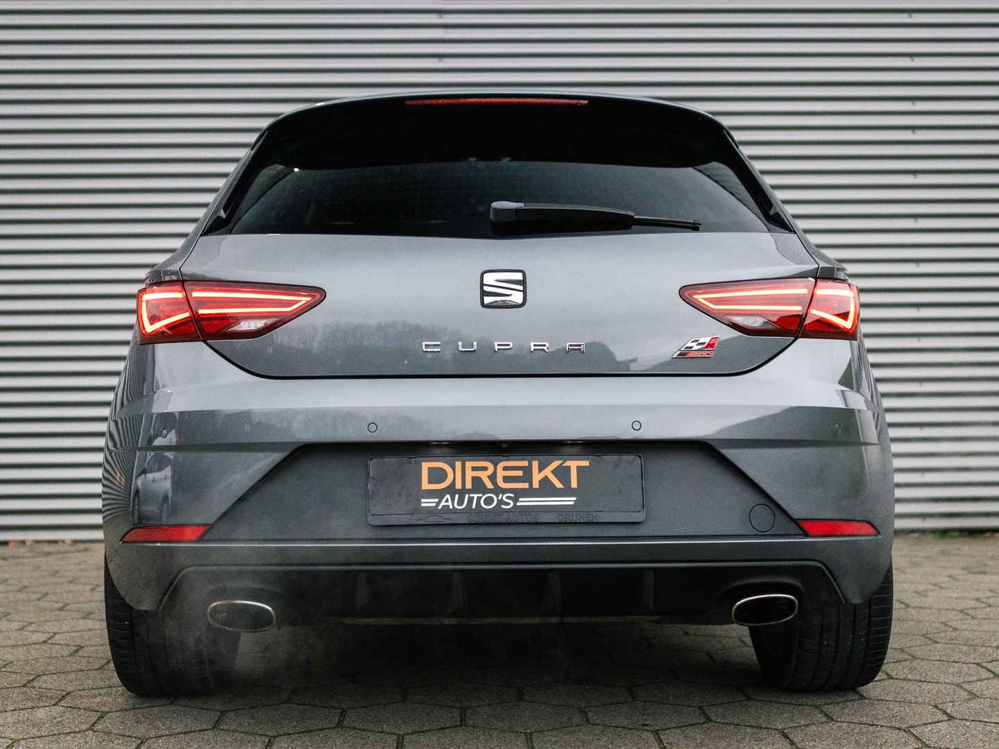 SEAT Leon 2.0 TSI CUPRA 300 PANO SCHAAL VIRTUAL KEYLESS DAB