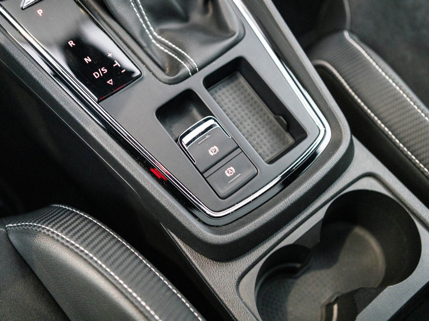 SEAT Leon 2.0 TSI CUPRA 300 PANO SCHAAL VIRTUAL KEYLESS DAB