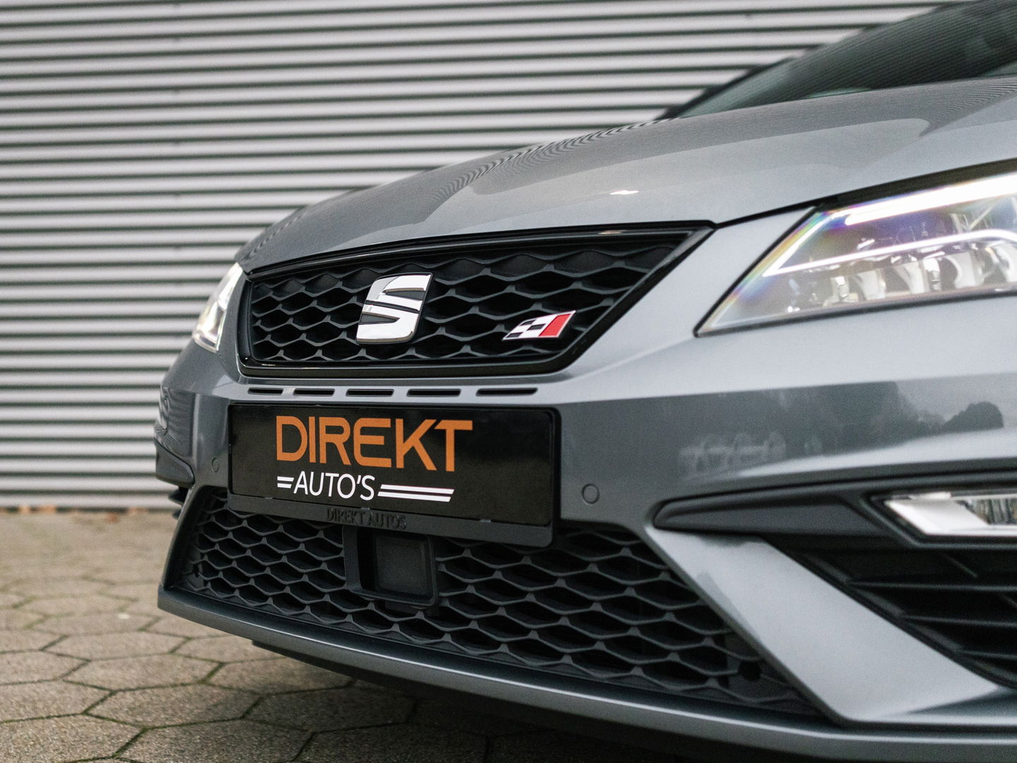 SEAT Leon 2.0 TSI CUPRA 300 PANO SCHAAL VIRTUAL KEYLESS DAB