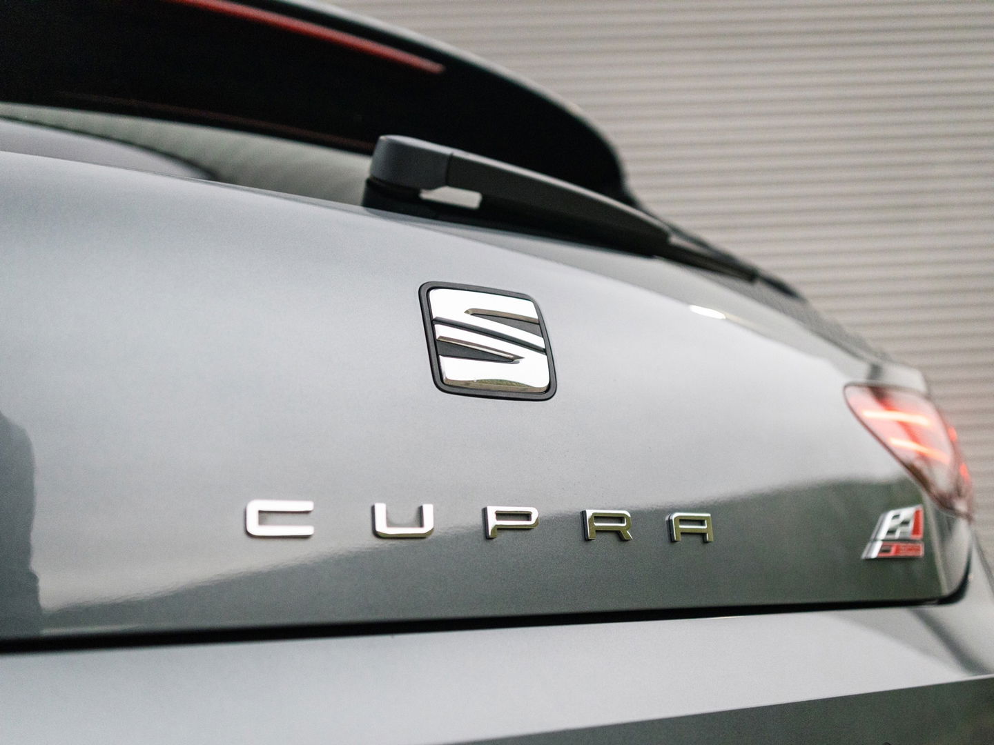 SEAT Leon 2.0 TSI CUPRA 300 PANO SCHAAL VIRTUAL KEYLESS DAB