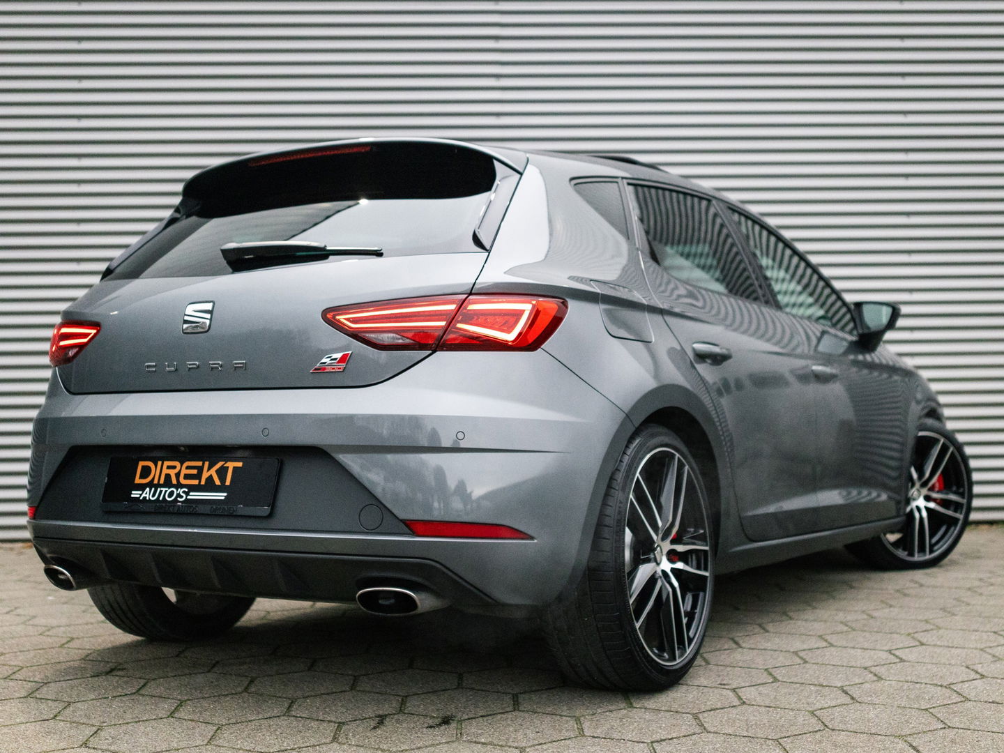 SEAT Leon 2.0 TSI CUPRA 300 PANO SCHAAL VIRTUAL KEYLESS DAB