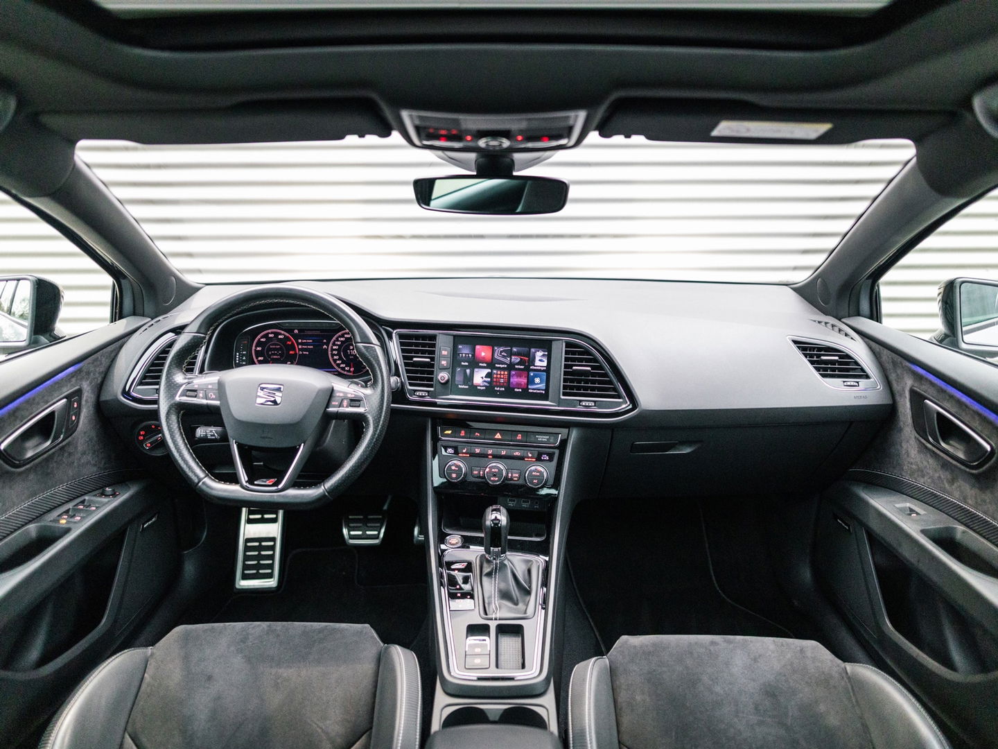 SEAT Leon 2.0 TSI CUPRA 300 PANO SCHAAL VIRTUAL KEYLESS DAB