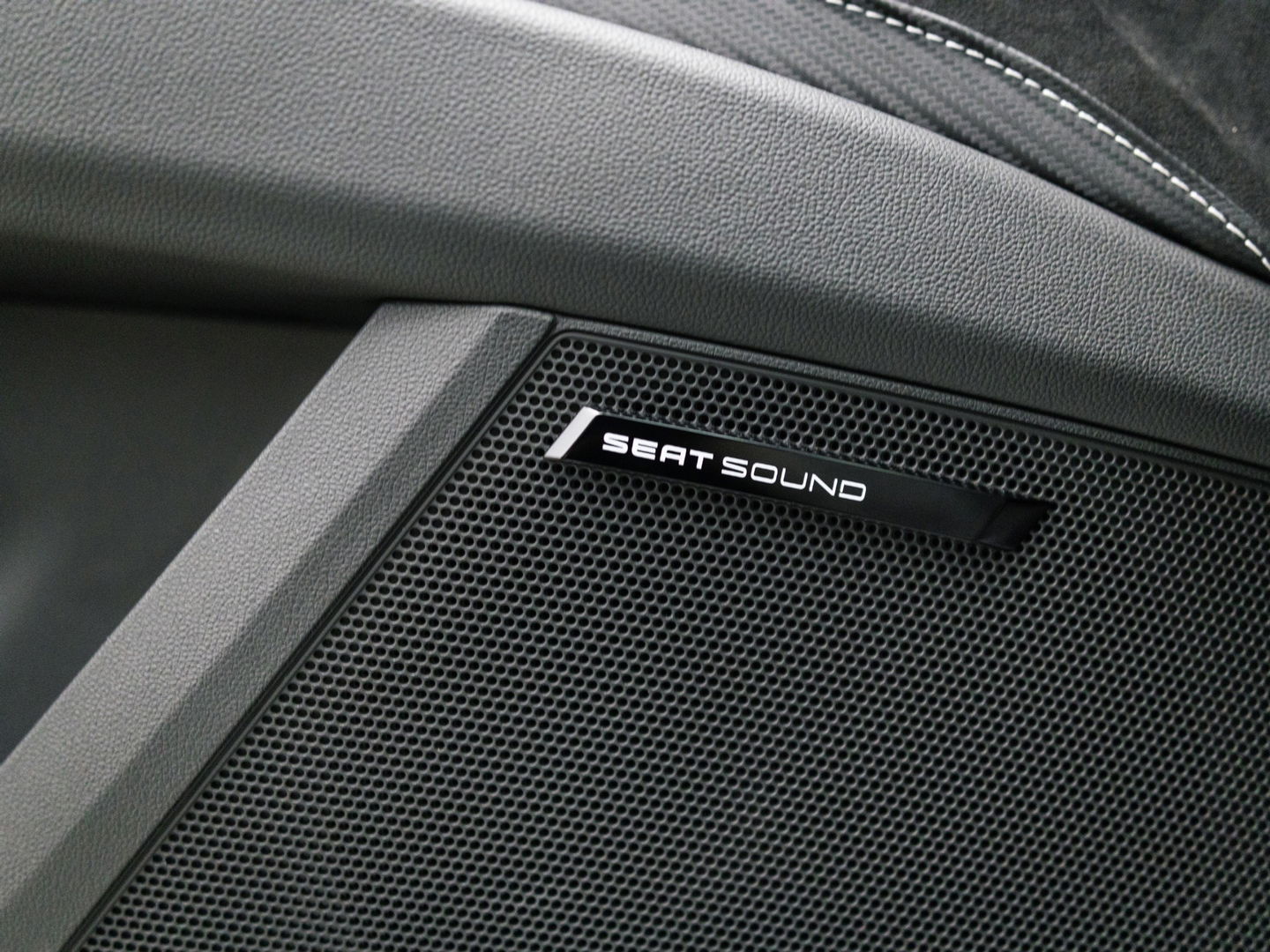 SEAT Leon 2.0 TSI CUPRA 300 PANO SCHAAL VIRTUAL KEYLESS DAB