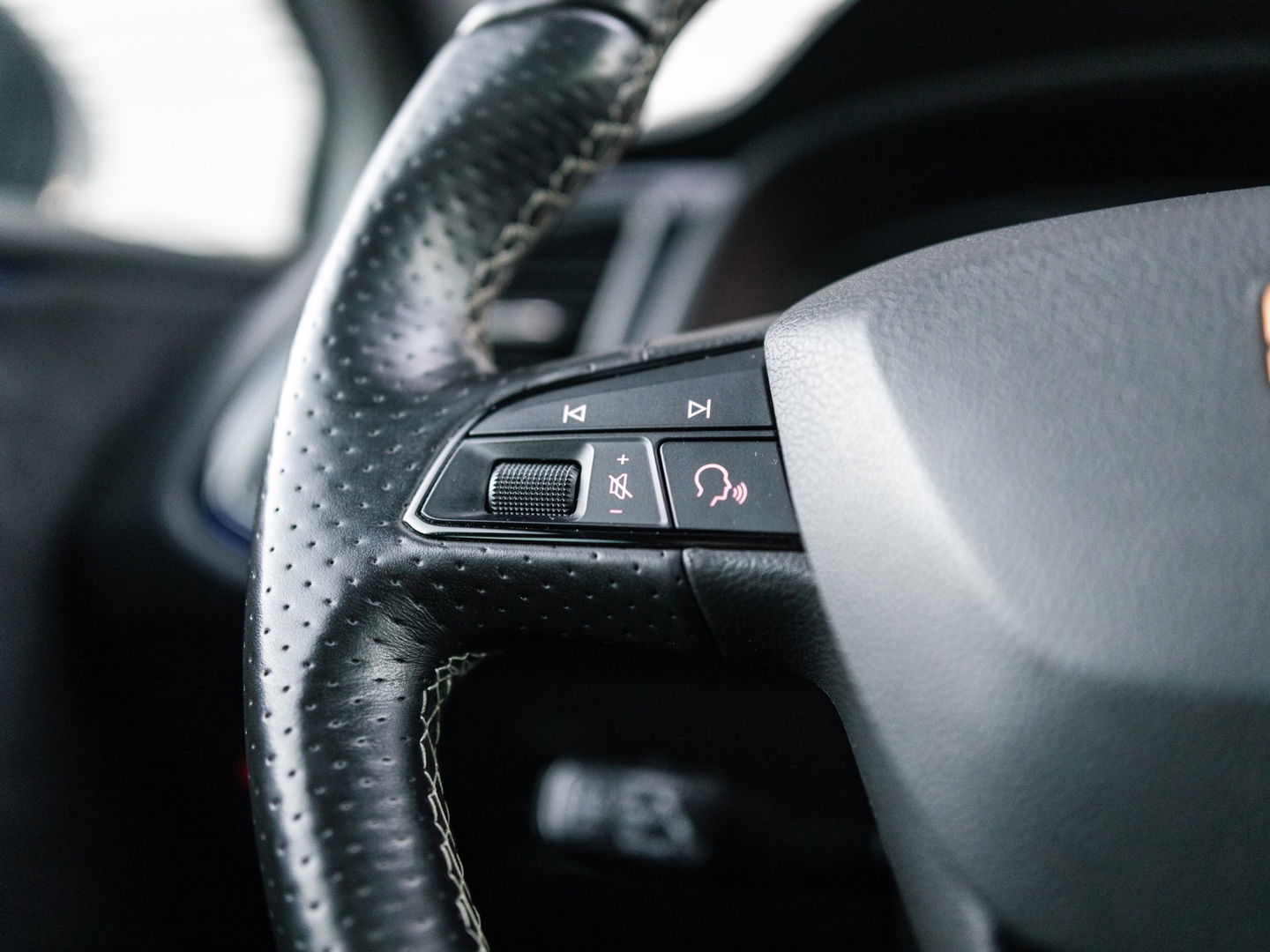 SEAT Leon 2.0 TSI CUPRA VIRTUAL BEATS KEYLESS CAMERA