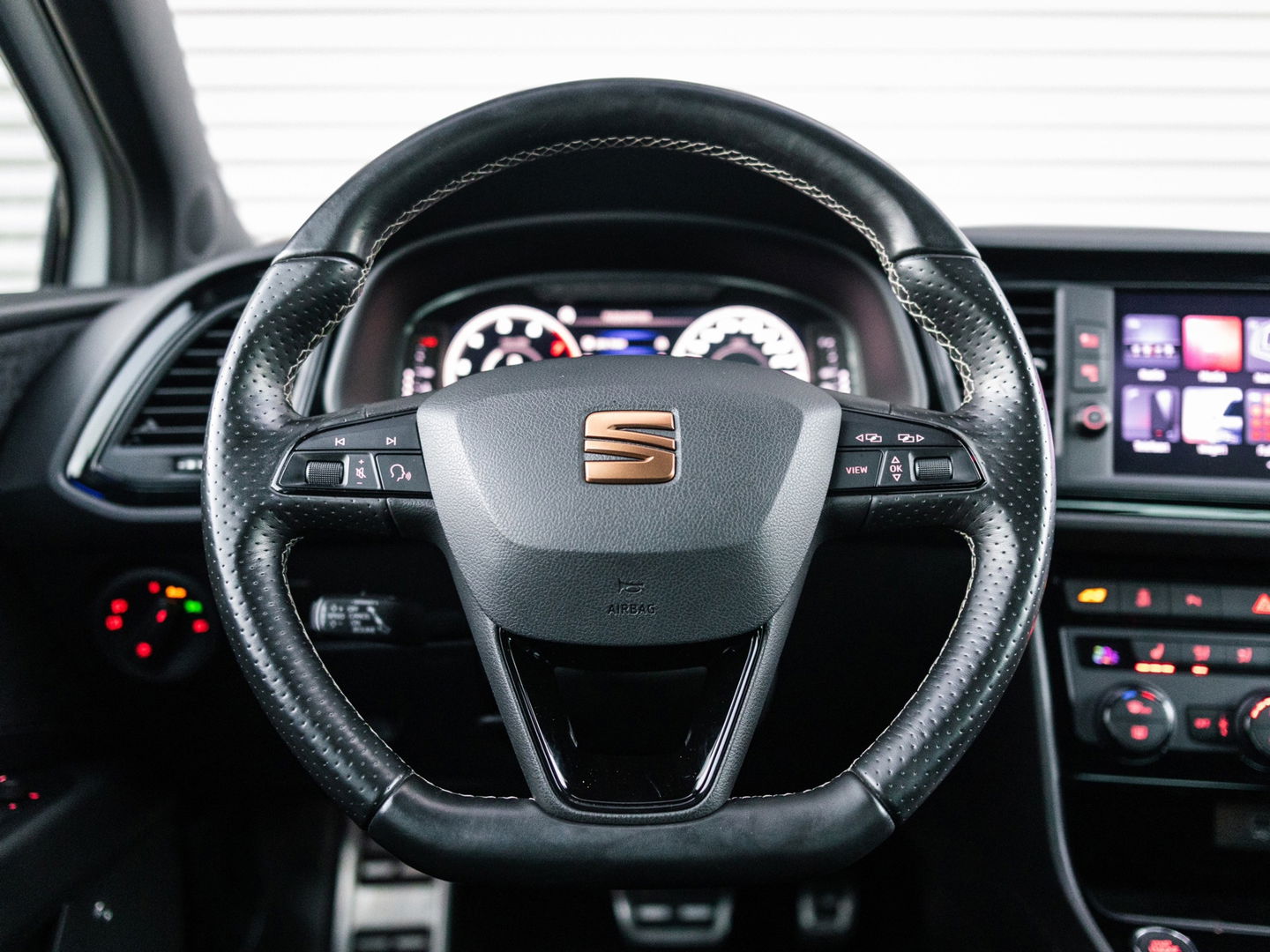 SEAT Leon 2.0 TSI CUPRA VIRTUAL BEATS KEYLESS CAMERA