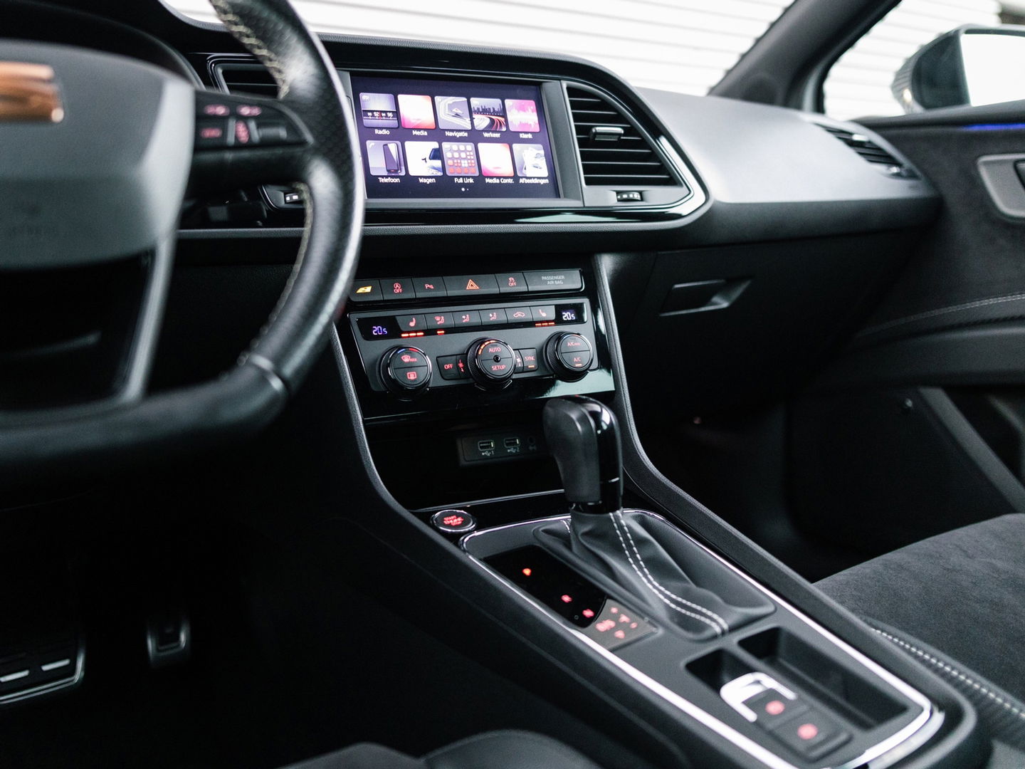 SEAT Leon 2.0 TSI CUPRA VIRTUAL BEATS KEYLESS CAMERA