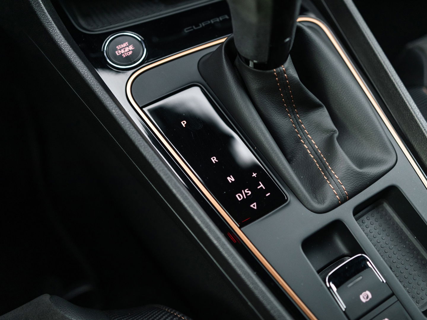 SEAT Leon ST 2.0 TSI CUPRA R 4DRIVE BLACK EDITION BREMBO