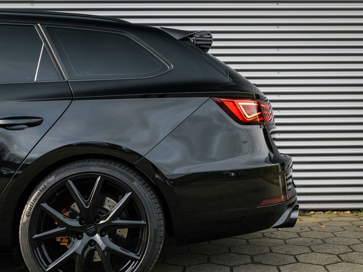 SEAT Leon ST 2.0 TSI CUPRA R 4DRIVE BLACK EDITION BREMBO