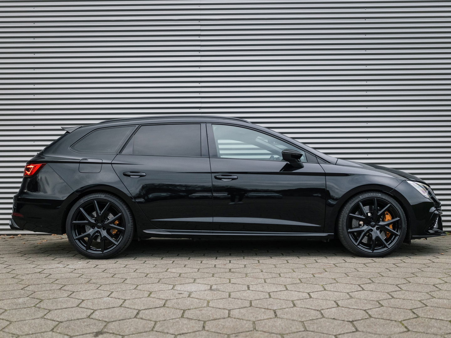 SEAT Leon ST 2.0 TSI CUPRA R 4DRIVE BLACK EDITION BREMBO