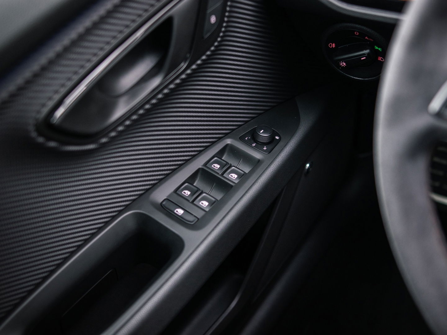 SEAT Leon ST 2.0 TSI CUPRA R 4DRIVE PANO CARBON BREMBO BEATS