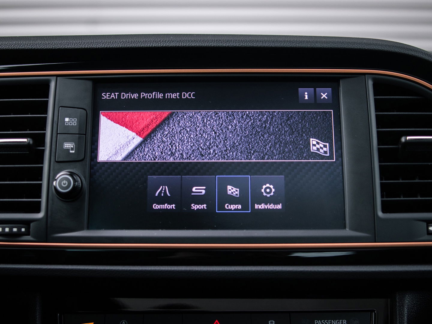 SEAT Leon ST 2.0 TSI CUPRA R 4DRIVE PANO CARBON BREMBO BEATS