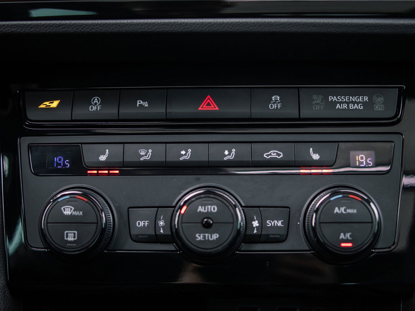 SEAT Leon ST 2.0 TSI CUPRA R 4DRIVE PANO CARBON BREMBO BEATS