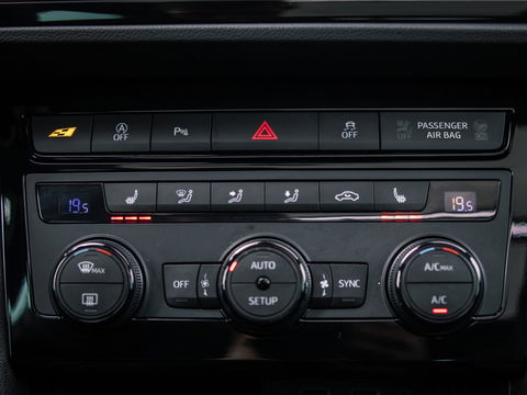 SEAT Leon ST 2.0 TSI CUPRA R 4DRIVE PANO CARBON BREMBO BEATS