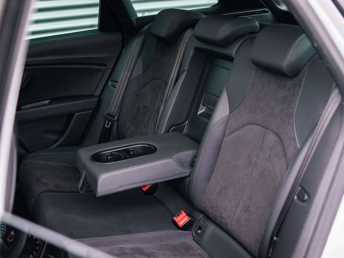 SEAT Leon ST 2.0 TSI CUPRA R 4DRIVE PANO CARBON BREMBO BEATS