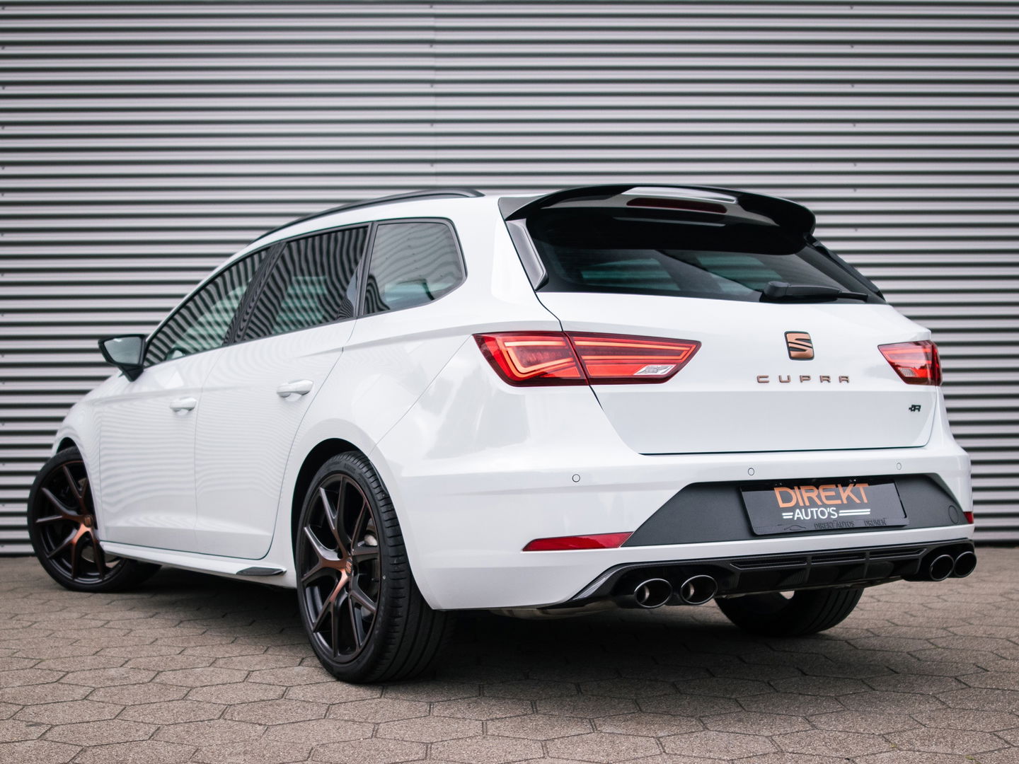 SEAT Leon ST 2.0 TSI CUPRA R 4DRIVE PANO CARBON BREMBO BEATS