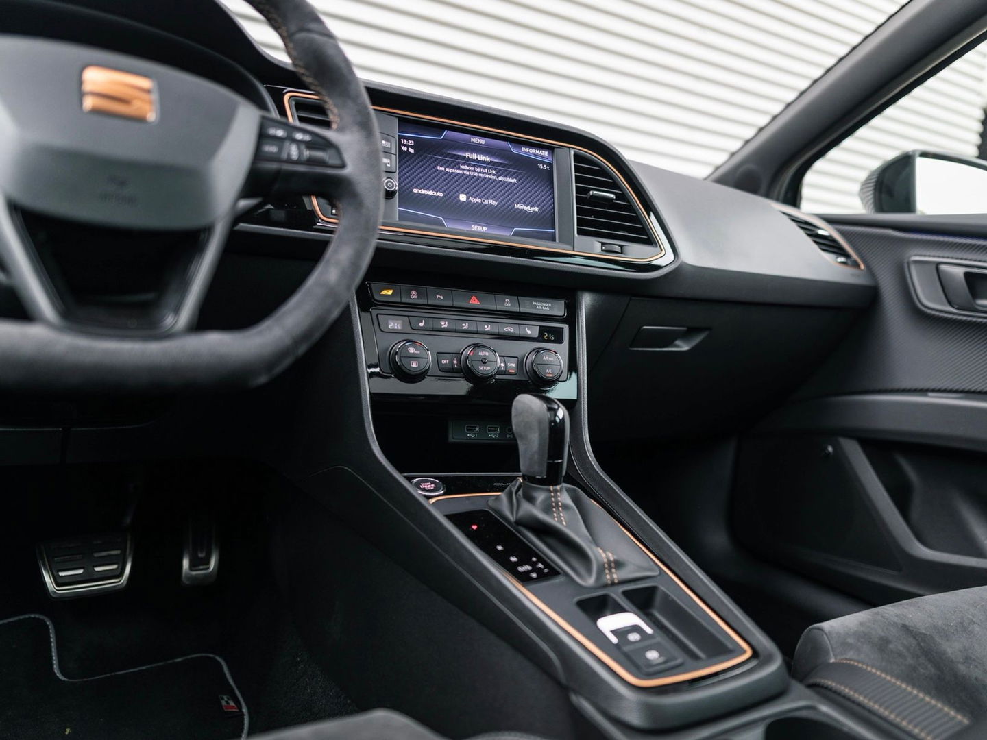 SEAT Leon ST 2.0 TSI CUPRA R 4DRIVE PANO CARBON BREMBO BEATS