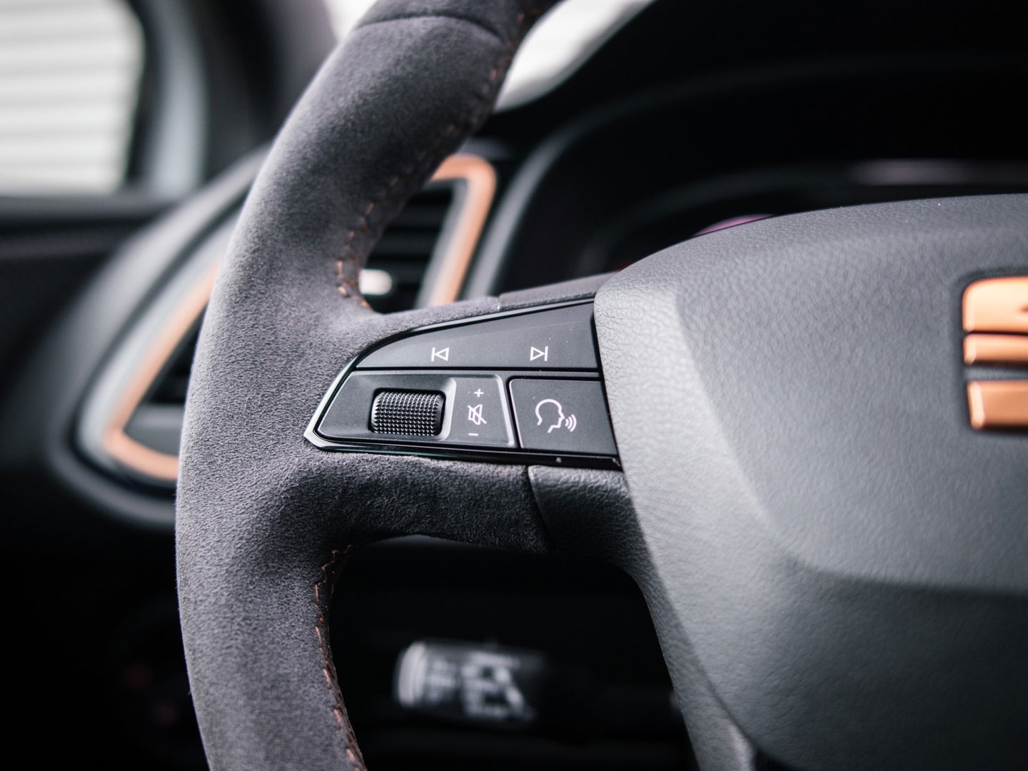 SEAT Leon ST 2.0 TSI CUPRA R 4DRIVE PANO CARBON BREMBO BEATS