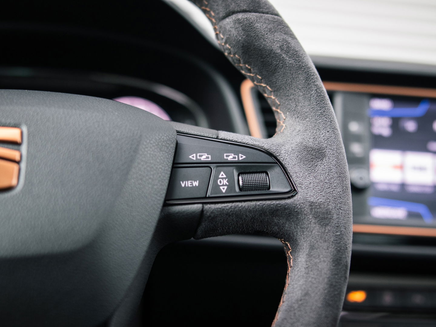 SEAT Leon ST 2.0 TSI CUPRA R 4DRIVE PANO CARBON BREMBO BEATS